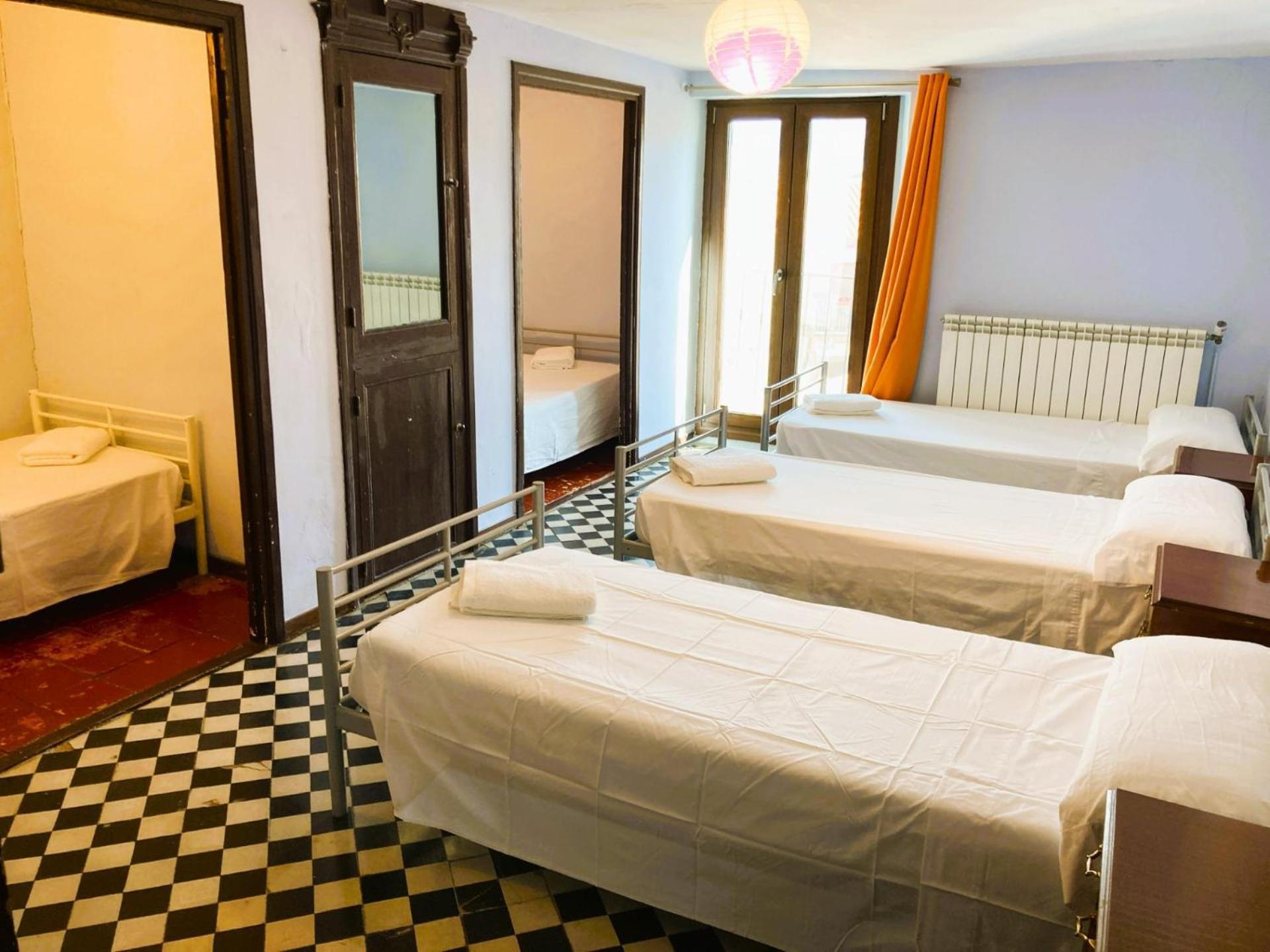 Хостел La Casa Magica Villatuerta Экстерьер фото